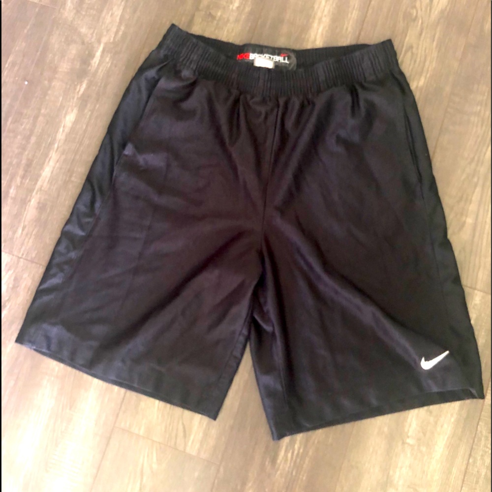 Men’s large Nike black basketball shorts